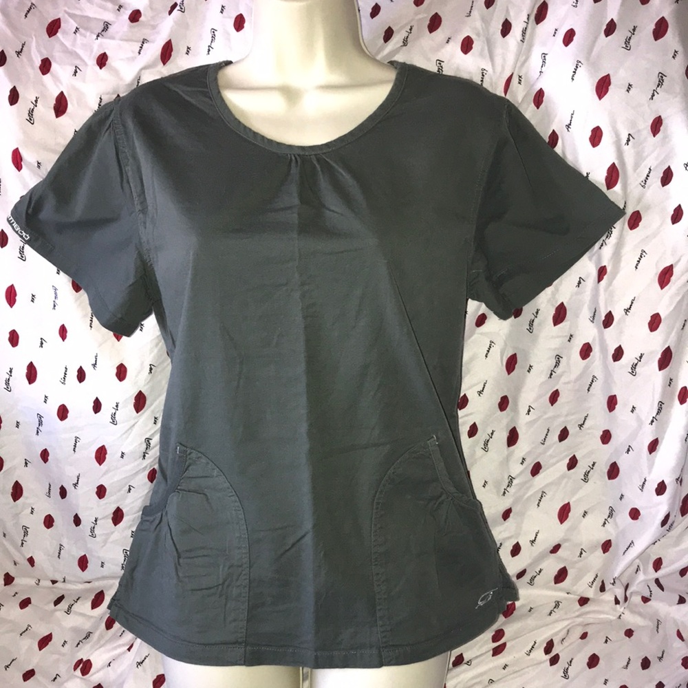 Iguana 🦎 Med small green scrub top 💕